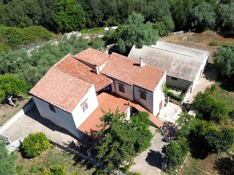 Villa in Vendita a Canicattini Bagni, 150'000€, 130 m²