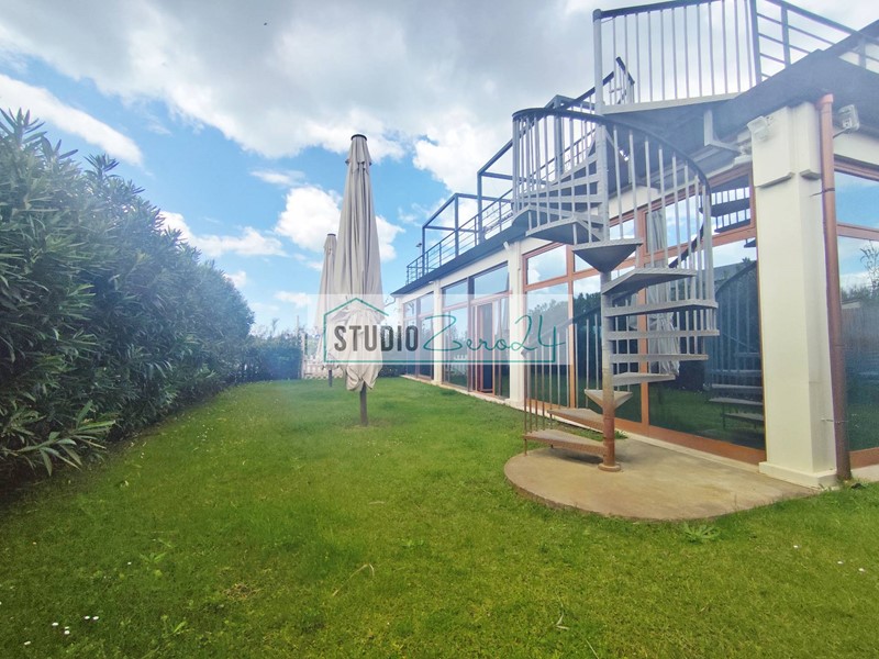 Immobile commerciale in Vendita a Viareggio, 390'000€, 290 m²