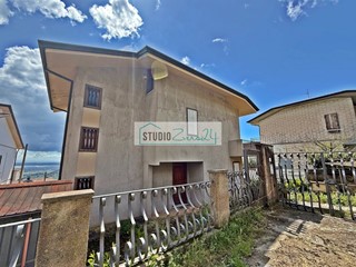 Casa Indipendente in Vendita a Massarosa, 275'000€, 190 m²