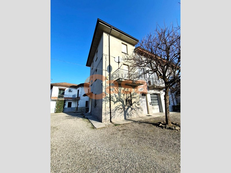 Quadrilocale in Vendita a Gragnano Trebbiense, 65'000€, 121 m²