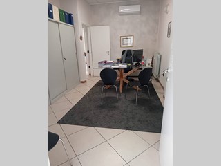 Attività commerciale in Vendita a Mantova, 100'000&euro;, 95 m²