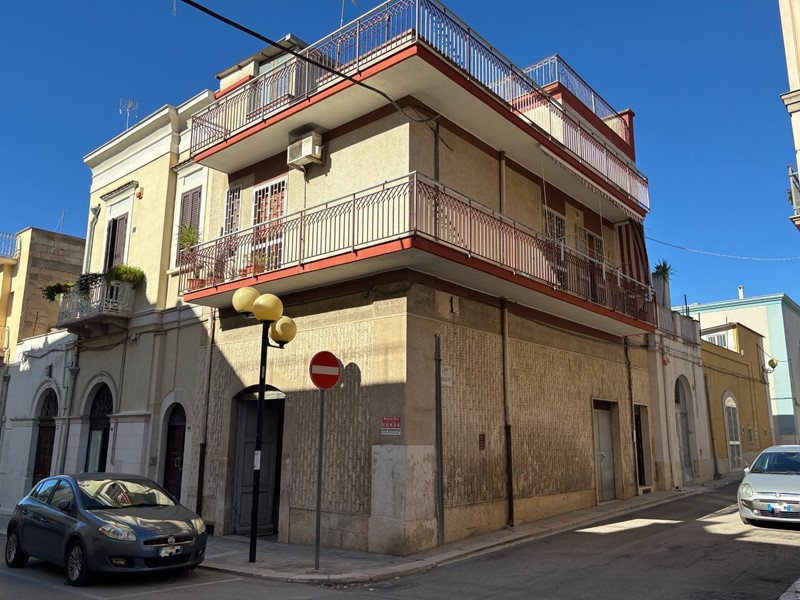 Casa Indipendente in Vendita a Canosa di Puglia, 85'000€, 100 m²