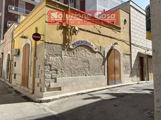 Immobile commerciale in Vendita a Canosa di Puglia, 79'000€, 51 m²