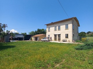 Casa Indipendente in Vendita a Falerone, 180'000€, 300 m²