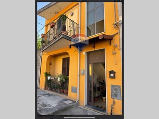 Quadrilocale in Vendita a Giarre, 65'000€, 94 m²