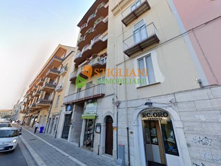 Immobile commerciale in Affitto a Campobasso, 1'400€, 80 m²
