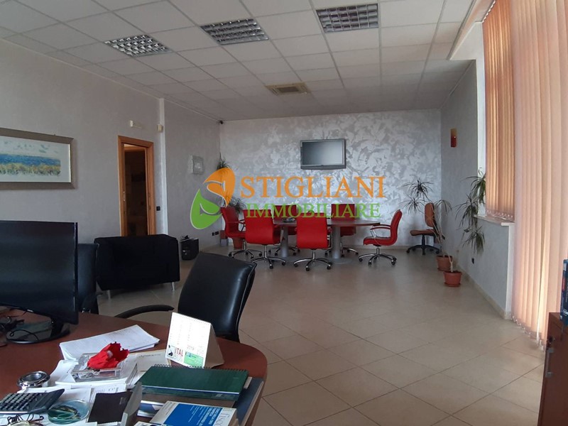 Ufficio in Vendita a Campobasso, 179'000€, 300 m²