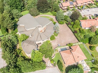 Immobile commerciale in Vendita a Briosco, 1'250'000€, 1500 m²