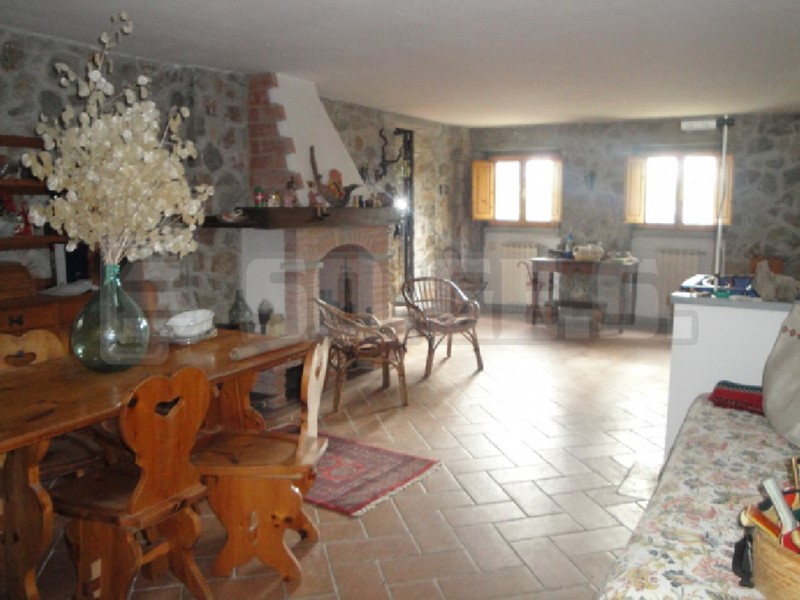 Villa in Vendita a Pontassieve, 480'000€, 261 m²