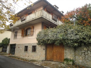 Villa in Vendita a Pontassieve, 480'000€, 261 m²