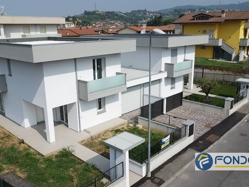 Casa Semi Indipendente in Vendita a Grumello del Monte, 470'000€, 210 m²