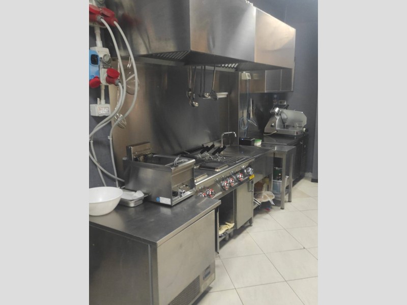 Attività commerciale in Vendita a Pontedera, 70'000€, 120 m²