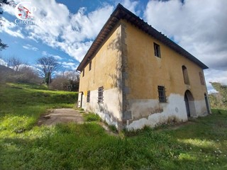 Rustico in Vendita a Dicomano, 230'000€, 300 m²