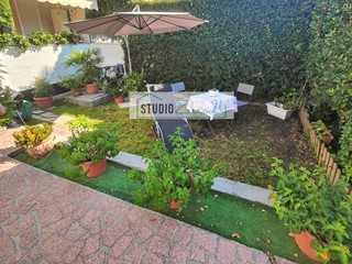 Villetta a schiera in Vendita a Seravezza, 550'000€, 220 m²