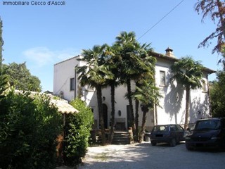 Villa in Vendita a Ascoli Piceno, 330'000€, 350 m²
