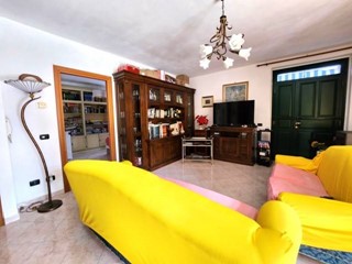 Casa Indipendente in Vendita a Borgo Priolo, 189'000€, 200 m²