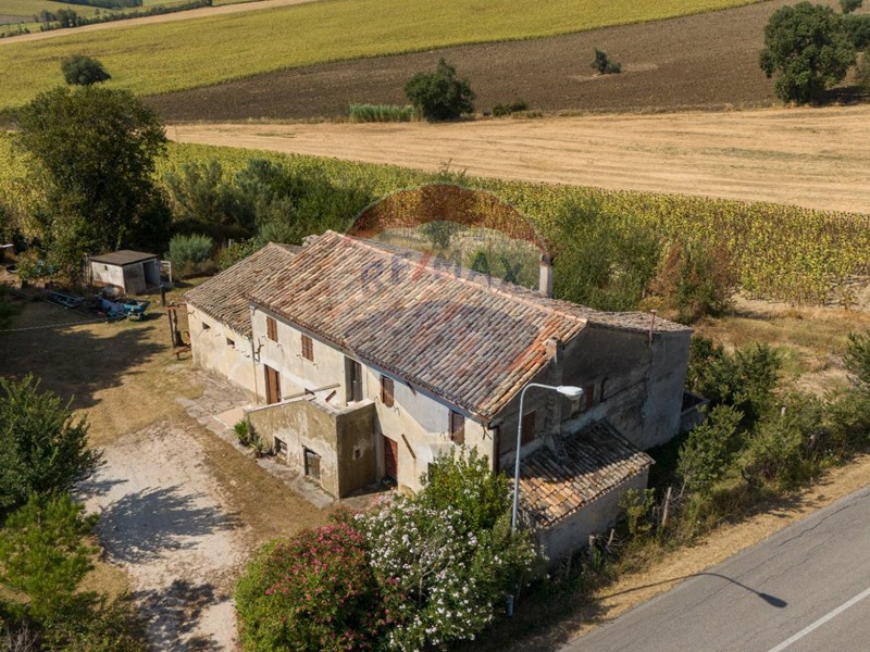 Casa Indipendente in Vendita a Montemarciano, 89'000€, 310 m²