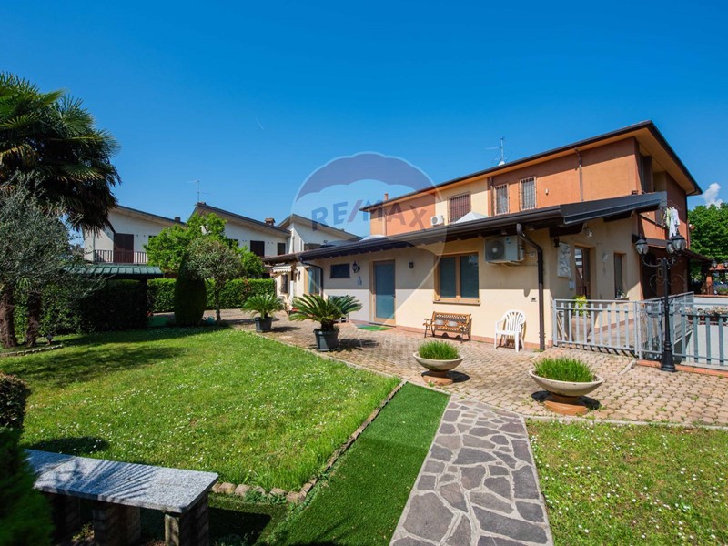 Casa Semi Indipendente in Vendita a Treviolo, 349'000€, 200 m²