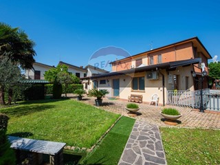 Casa Semi Indipendente in Vendita a Treviolo, 349'000€, 200 m²