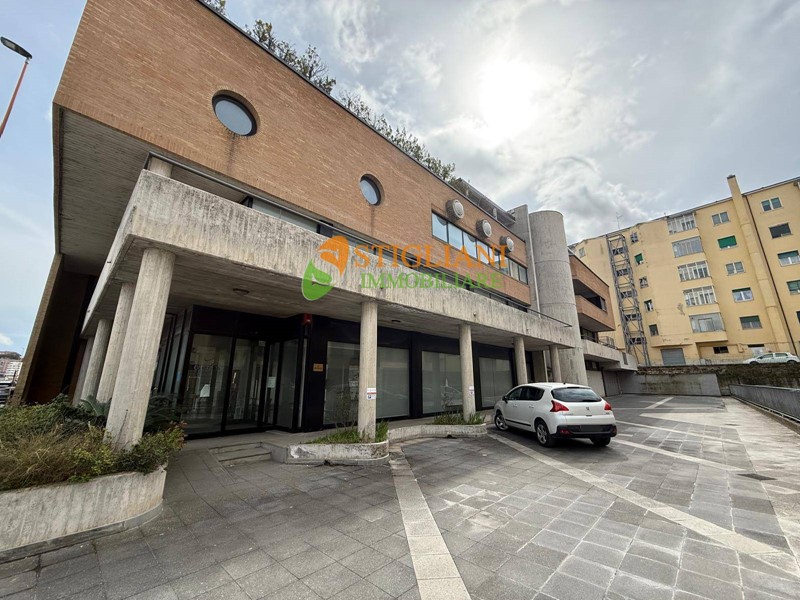 Ufficio in Affitto a Campobasso, 500 m&#178;