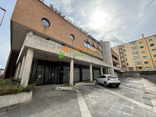 Ufficio in Affitto a Campobasso, 500 m²