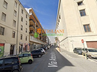 Immobile commerciale in Affitto a Campobasso, 1'600€, 170 m²