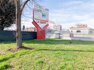Attività commerciale in Vendita a Guidonia Montecelio, 255'000€, 144 m²