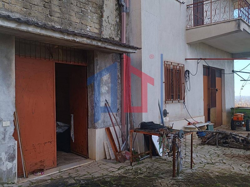 Rustico in Vendita a Palombara Sabina, 80'000&euro;, 140 m²