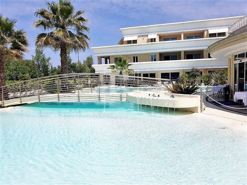 Trilocale in Vendita a Desenzano del Garda, 360'000€, 120 m², con Box