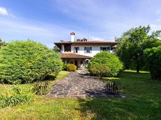 Villa in Vendita a Fontanafredda, 350'000€, 415 m²