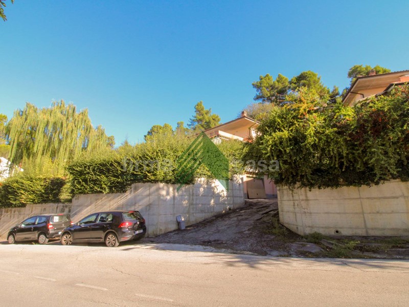 Quadrilocale in Vendita a Teramo, 140'000€, 180 m²