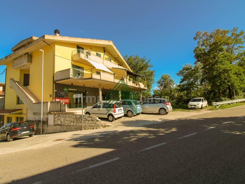 Immobile commerciale in Vendita a Campli, 170'000€, 470 m²