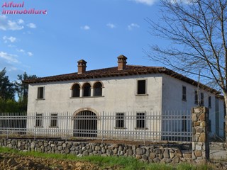 Villa in Vendita a Bibbiena, 550'000€, 800 m²