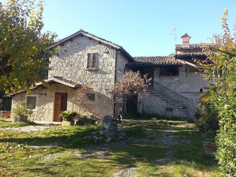 Rustico in Vendita a Ascoli Piceno, 550'000€, 450 m²