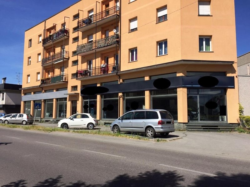 Immobile commerciale in Vendita a Limbiate, 720'000€, 840 m²