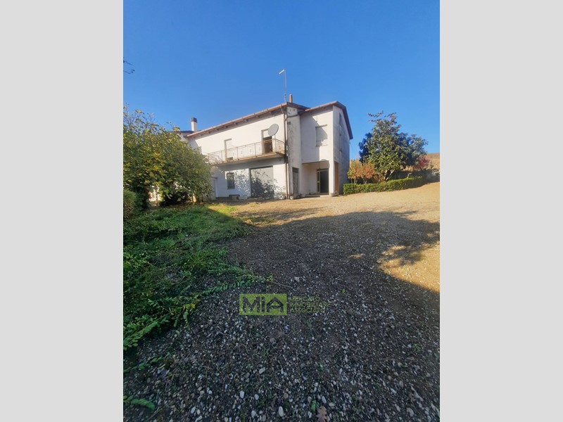Casa Indipendente in Vendita a Carassai, 120'000€, 150 m²