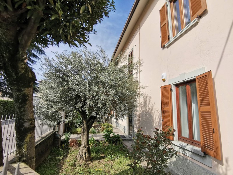 Trilocale in Vendita a Oggiono, 185'000€, 145 m²