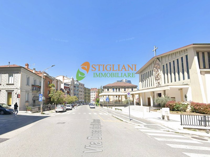 Immobile commerciale in Affitto a Campobasso, 1'200€, 120 m²