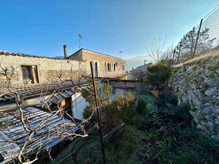 Casa Indipendente in Vendita a Capestrano, 85'000€, 90 m²