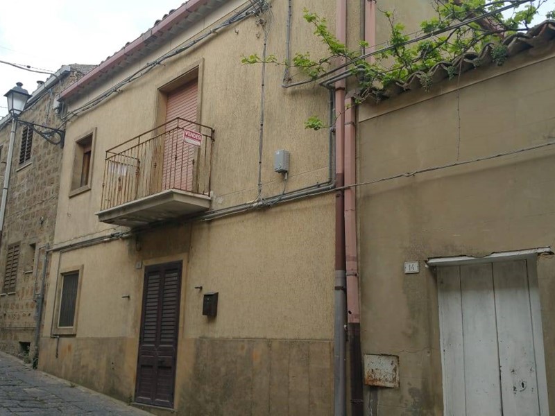 Casa Indipendente in Vendita a Aidone, 30'000&euro;, 180 m²