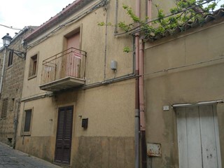 Casa Indipendente in Vendita a Aidone, 30'000&euro;, 180 m²