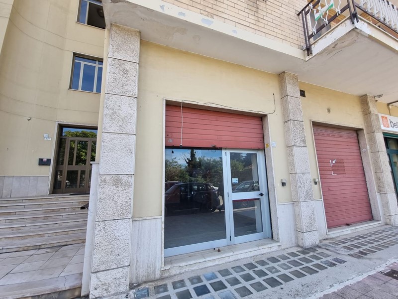 Immobile commerciale in Vendita a Avellino, 110'000&euro;, 100 m²