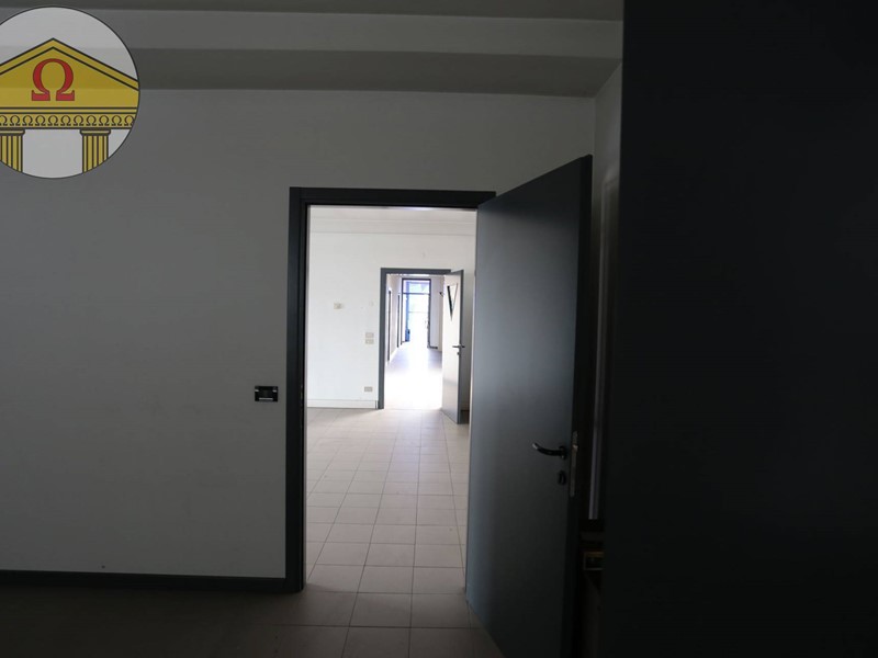 Ufficio in Affitto a Villorba, 2'600€, 400 m²