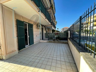 Ufficio in Vendita a Ceriale, 90'000€, 25 m²