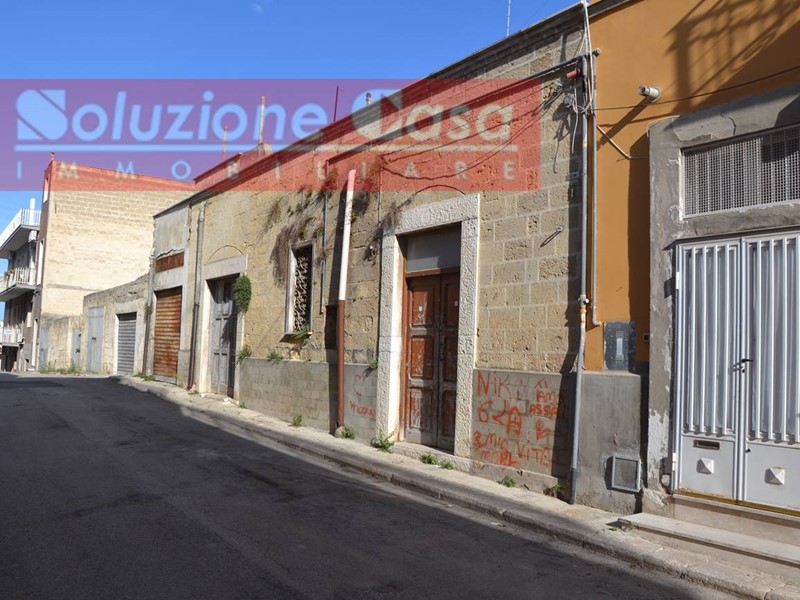 Casa Indipendente in Vendita a Canosa di Puglia, 110'000€, 200 m²