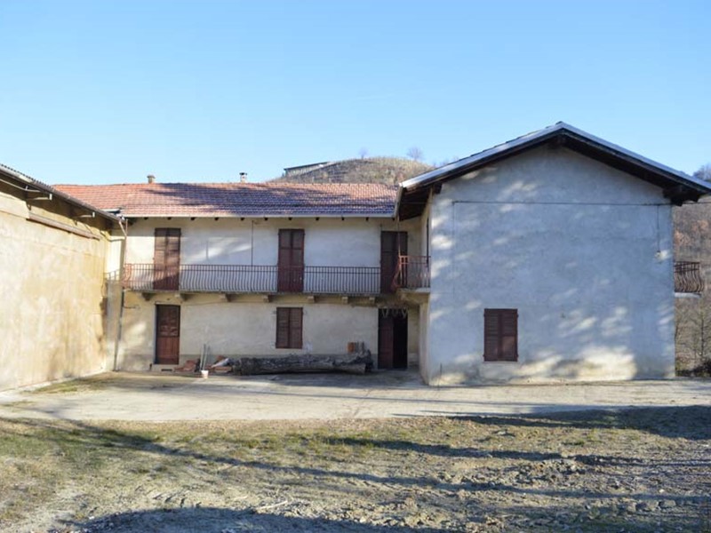 Rustico in Vendita a Loazzolo, 110'000&euro;, 200 m²