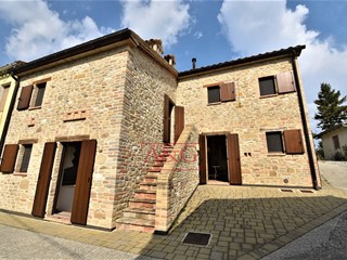 Casa Indipendente in Vendita a Montefortino, 275'000€, 250 m²