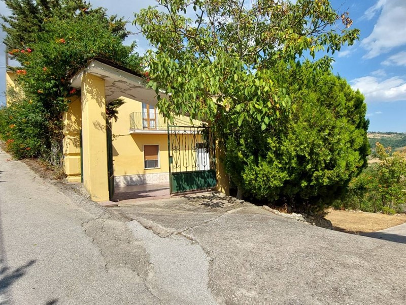 Casa Indipendente in Vendita a Ariano Irpino, 70'000&euro;, 115 m²