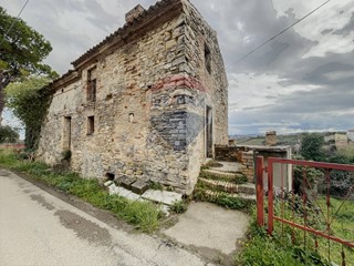 Rustico in Vendita a Frisa, 15'000€, 126 m², con Box