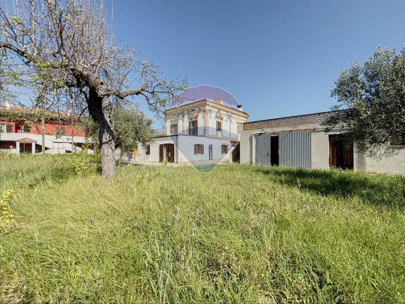 Rustico in Vendita a Paglieta, 110'000€, 158 m²